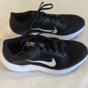 Nike Winflo 10 Black and White Running Shoes